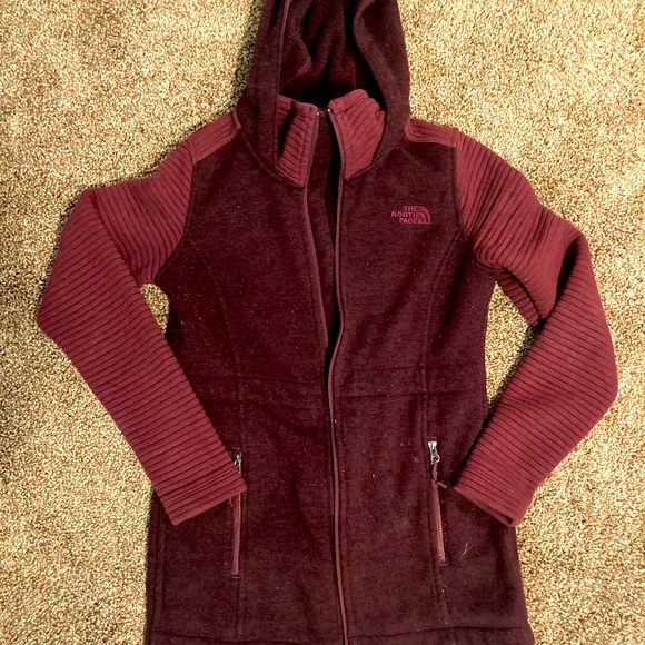 North Face, small maroon jacket - Picture 1 of 1